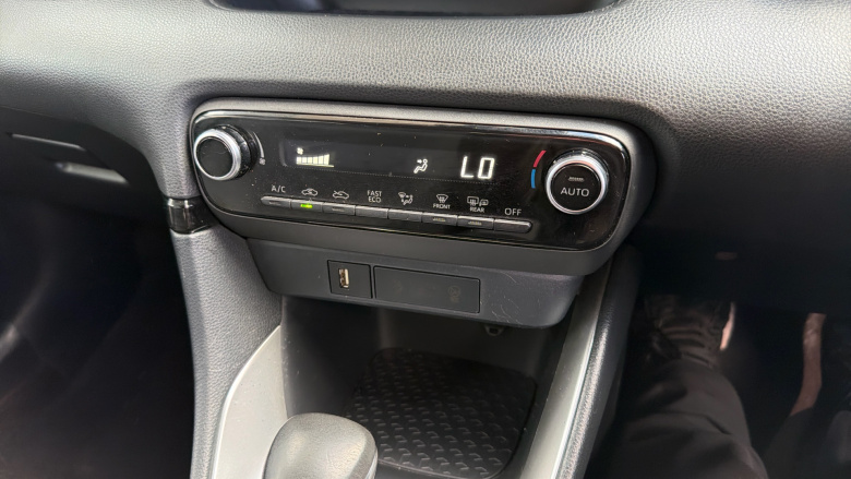 Toyota Yaris 1.5 Hybrid Design 5dr CVT Hybrid Hatchback